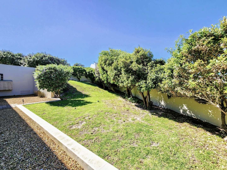 6 Bedroom Property for Sale in Bloubergstrand Western Cape